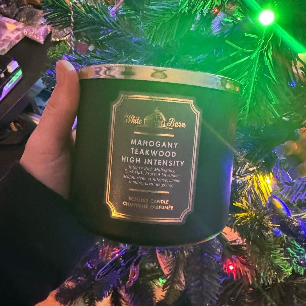 White Barn Mahogany Teakwood Candle - Dark Green